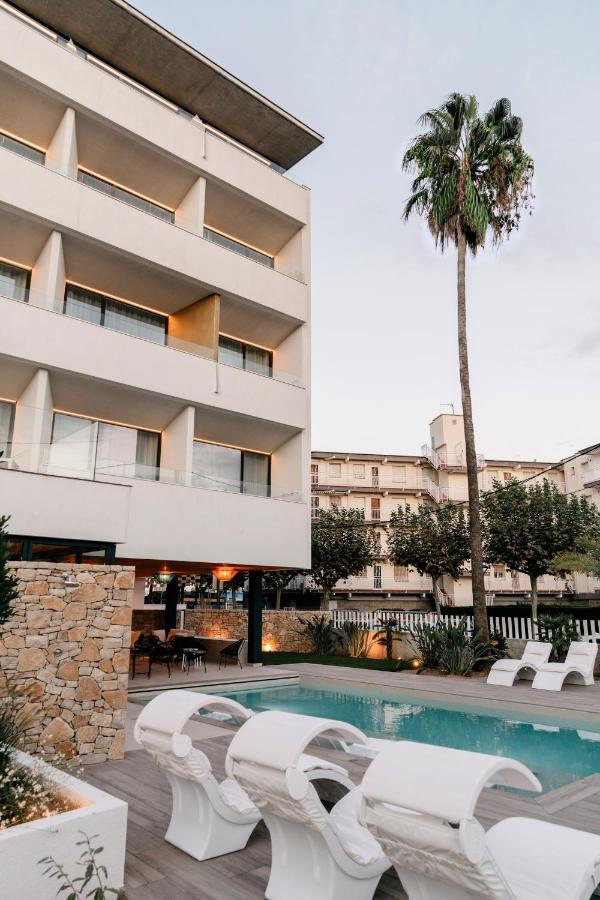 Instants Boutique Hotel (Adults Only) カンブリルス エクステリア 写真